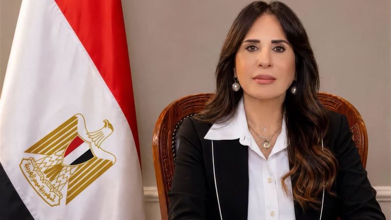 وزيرة الإسكان 