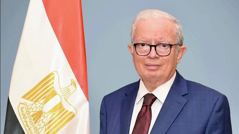 الدكتور حسين عيسى