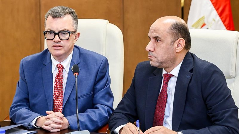 وزيرا التخطيط والعمل