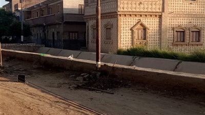 محافظ سوهاج يوجه بإعادة تركيب أعمدة الإنارة المنهارة بطريق «الجلاوية - الكتكاتة»