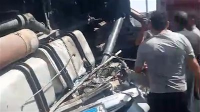 إصابة 4 أشخاص في تصادم مروع على محور 30 يونيو بالإسماعيلية.. صور