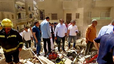 أهالي عزبة شاهين يروون تفاصيل اللحظات الأولى لانهيار عقار المنيا