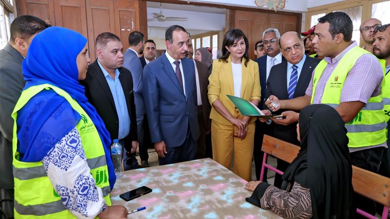محافظ سوهاج والسفيرة