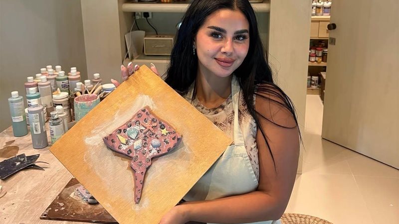 الفنانة الشابة منة