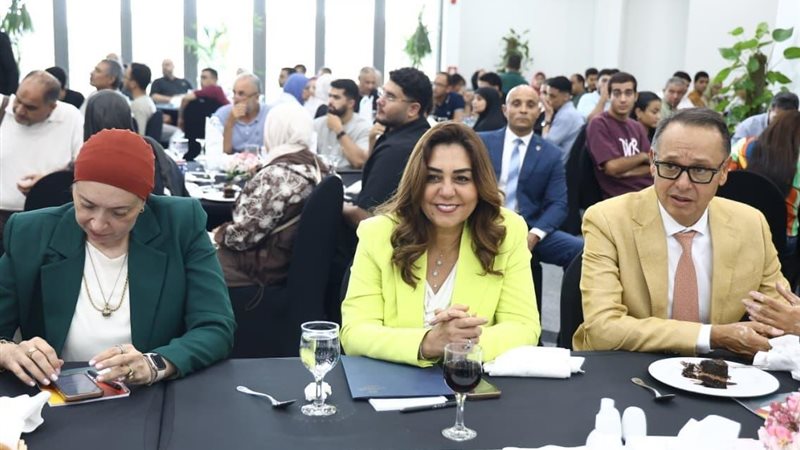 الدكتورة منال عوض