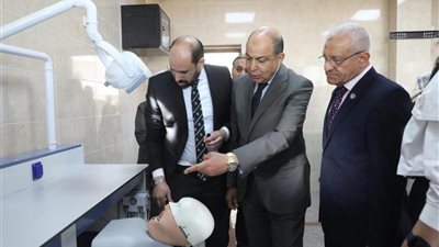 محافظ المنيا يفتتح العيادات التعليمية والخدمية بكلية طب الفم والأسنان بجامعة اللوتس