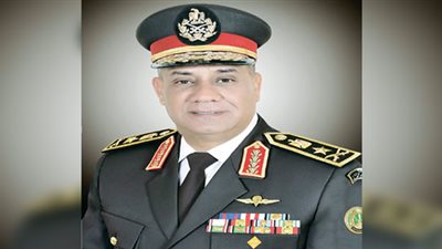 الفريق أشرف سالم زاهر يلتقي مقاتلي الجيشين الثاني والثالث الميدانيين