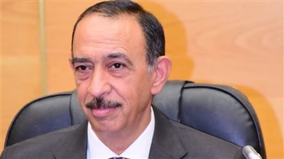 محافظ سوهاج يعلن استئناف رصف طريق 