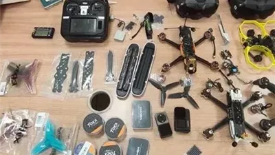 مفاجأة داخل حقائب راكب بمطار الأقصر.. الجمارك تحبط تهريب 4 طائرات 