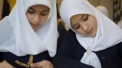 الزي المدرسي 2026.. التعليم تحسم موقف الحجاب والنقاب للطالبات