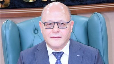 رئيس جامعة سوهاج يقرر صرف مكافأة 3 آلاف جنيه للعاملين بمناسبة العام الدراسي