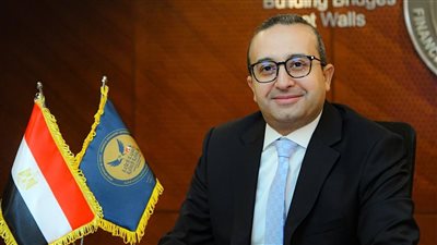 مدبولي يجدد تعيين محمد عبد العزيز مساعدًا لرئيس هيئة الرقابة المالية