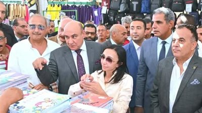 بتخفيضات تصل لـ25%.. محافظ البحيرة تفتتح سادس معارض «أهلاً مدارس» بإيتاي البارود