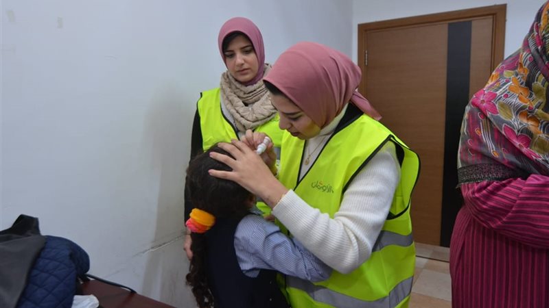 إجراء 5772 عملية عيون وفحوصات مجانية للأسر الأولى بالرعاية ب