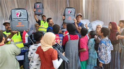 حماة الوطن يوزع 20 ألف حقيبة مدرسية على الطلاب الأكثر احتياجًا بأطفيح