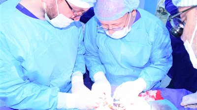 بعد 7 أشهر من الشلل.. جراحة ميكروسكوبية معقدة تعيد الأمل لشاب سقط من ارتفاع بسوهاج