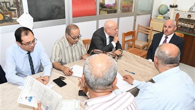 رئيس جامعة قناة السويس يتابع أعمال لجنة توزيع طلاب الدمج وذوي الهمم