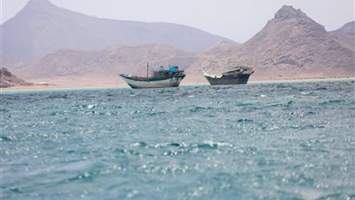 73 سفينة تعبر باب المندب خلال يومين.. الحوثيون يكشفون تفاصيل الملاحة