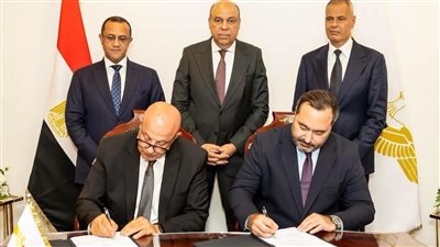 وزير الطيران يشهد توقيع بروتوكول تعاون بين المصرية للمطارات وأكاديمية التدريب