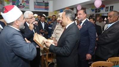 محافظ الشرقية يفتتح أول مكتبة مركزية بالمنطقة الأزهرية بمعهد بنين ههيا