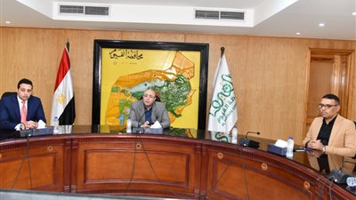 محافظ الفيوم يوجه بزيادة مساحات المدارس والمستشفيات (تفاصيل)