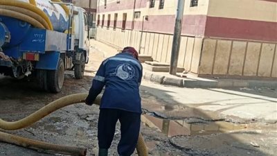 محافظ سوهاج يوجه بحل مشكلة طفح الصرف الصحي بحي غرب