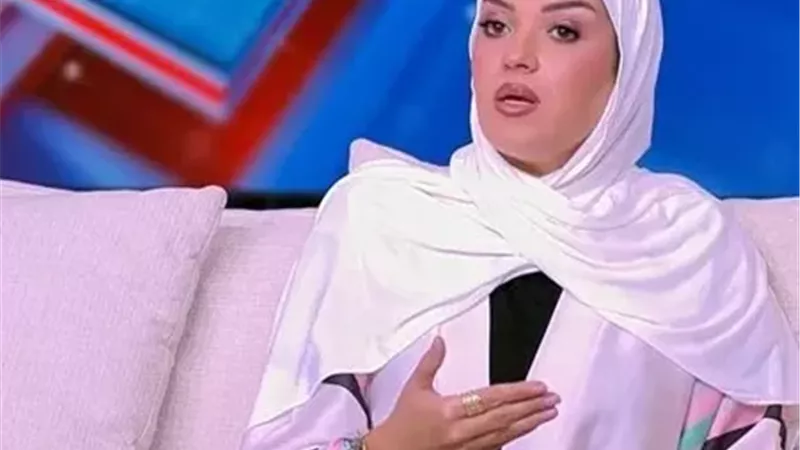 المطربة منة
