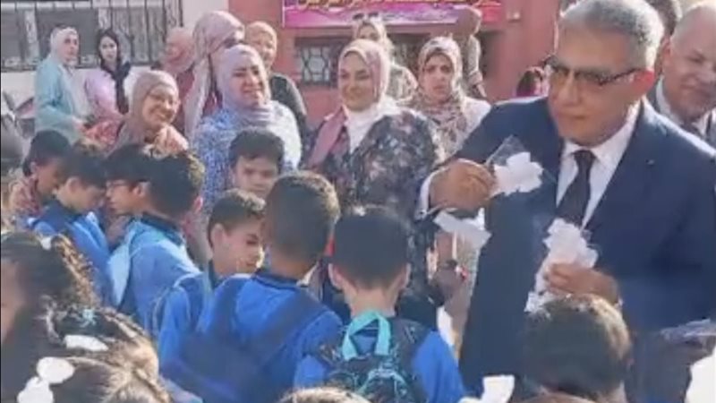 محافظ الدقهلية بيوزع