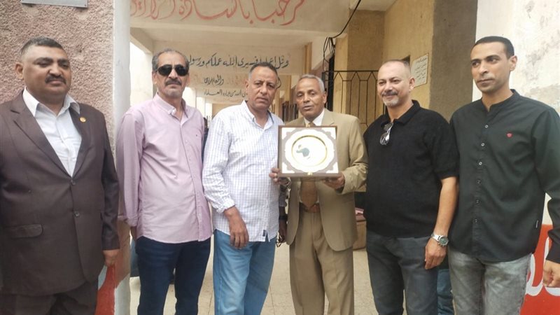 تكريم مدير مدرسة